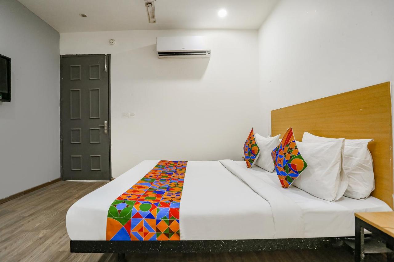 Fabhotel Vat - Meera Bagh Delhi  Exterior photo