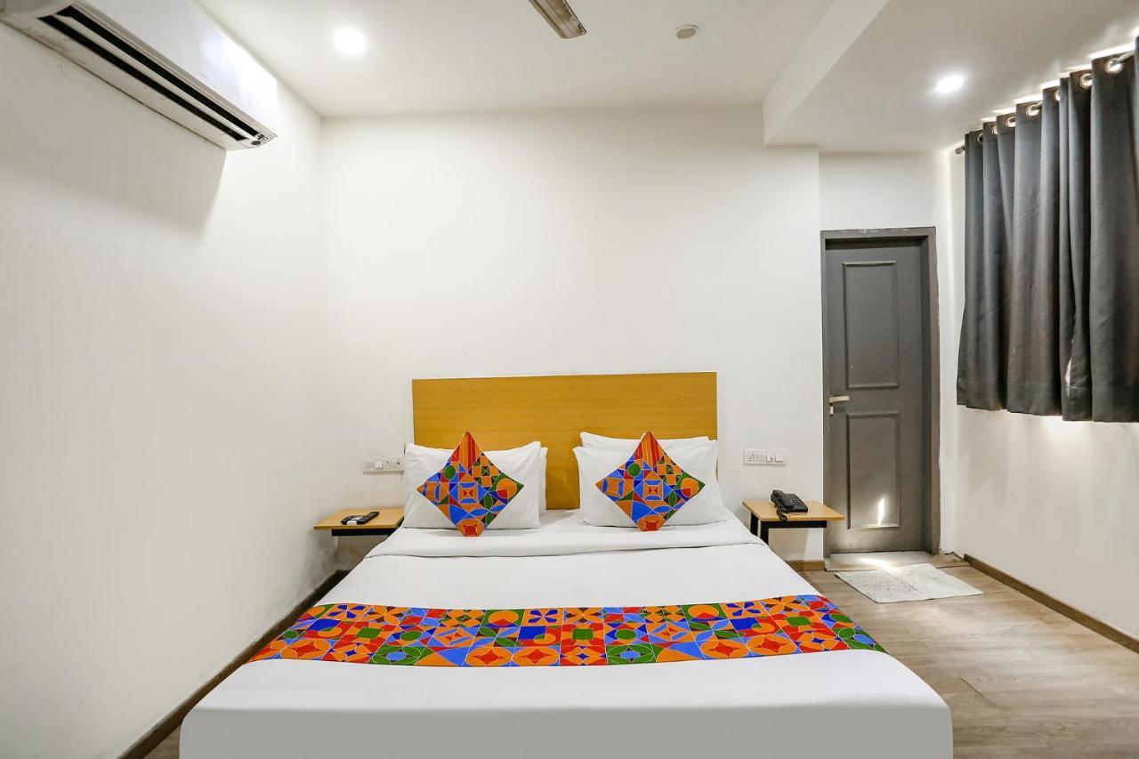 Fabhotel Vat - Meera Bagh Delhi  Exterior photo