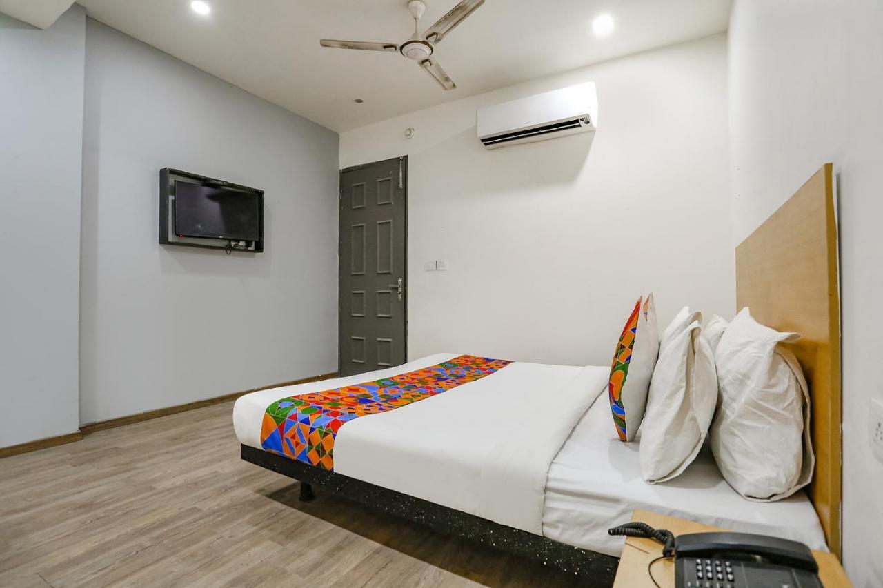 Fabhotel Vat - Meera Bagh Delhi  Exterior photo